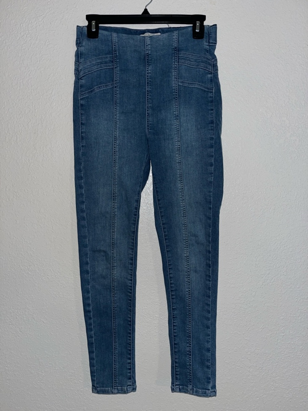 We the Free pull on stretch jeans size 27